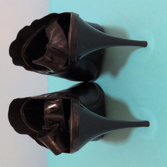 DKNY, like new! genuine leather heels, black, logo, size 10 - Picture 5 of 12